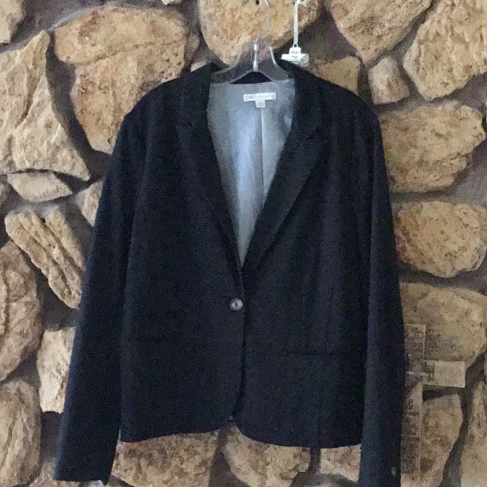 Black jacket with three pockets